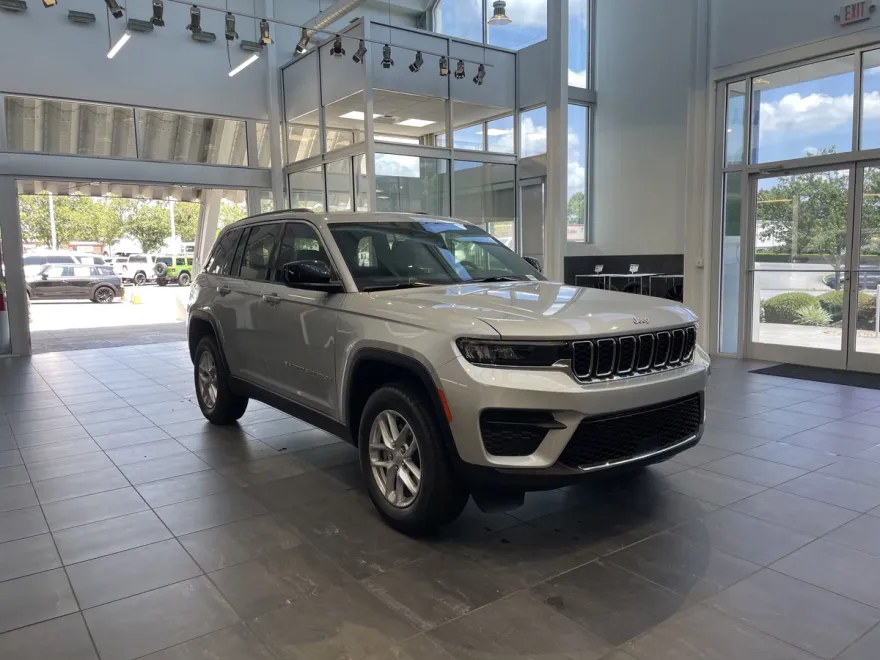 2025 Jeep Grand Cherokee Laredo X photo 1