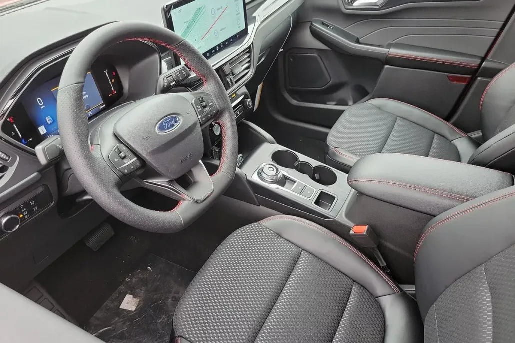 2025 Ford Escape ST-Line photo 1