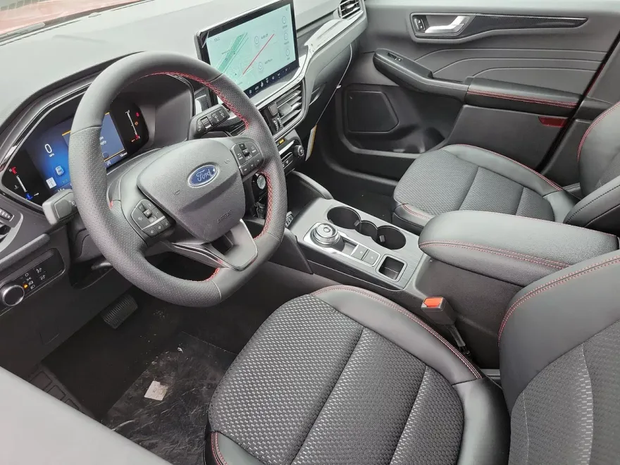 2025 Ford Escape ST-Line photo 1
