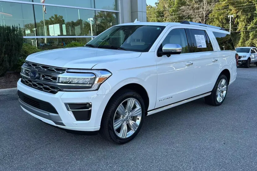2024 Ford Expedition MAX Platinum photo 1