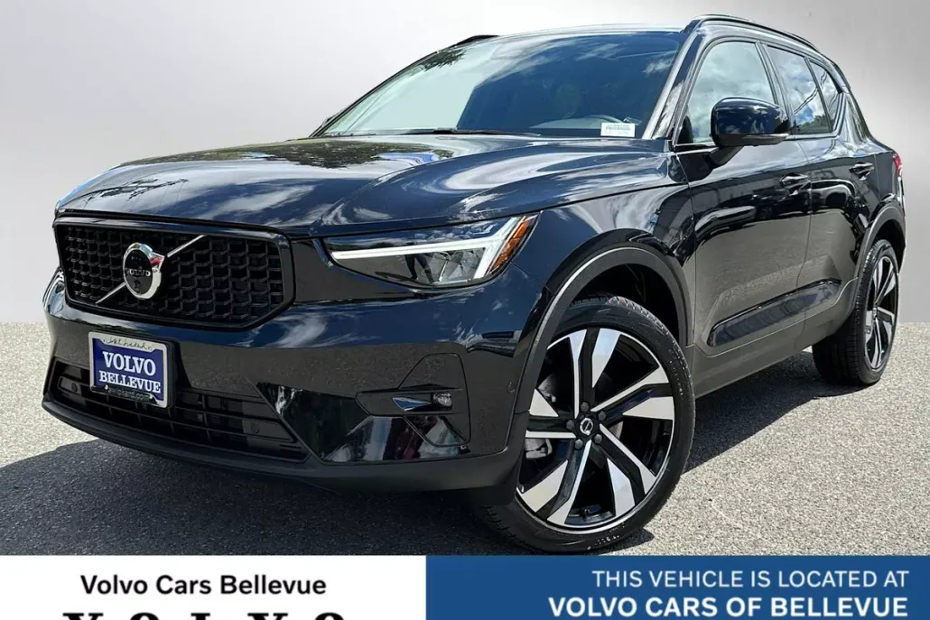 2024 Volvo XC40 Plus photo 1