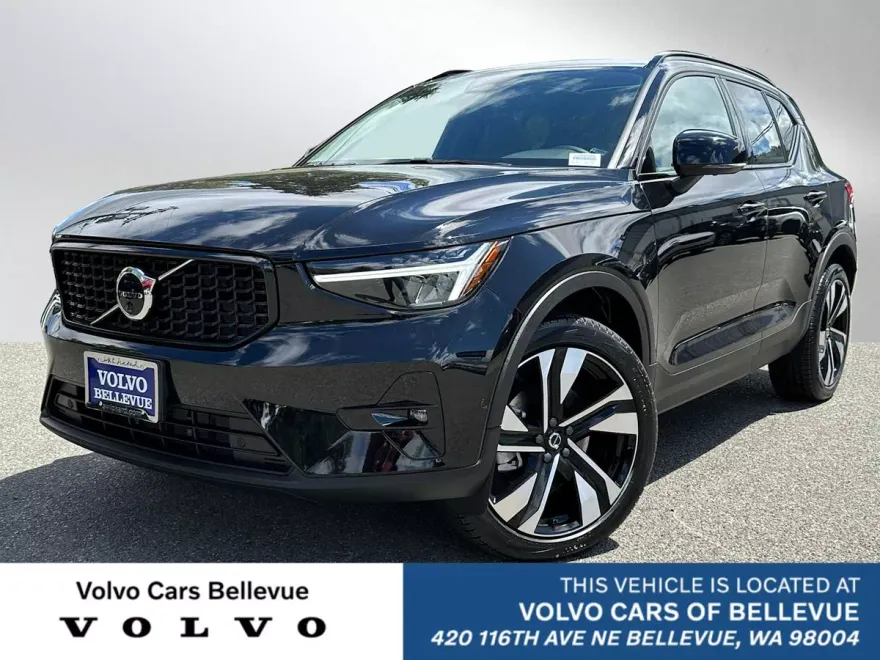 2024 Volvo XC40 Plus photo 1
