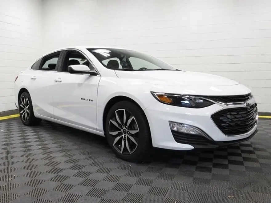 2022 Chevrolet Malibu RS photo 1