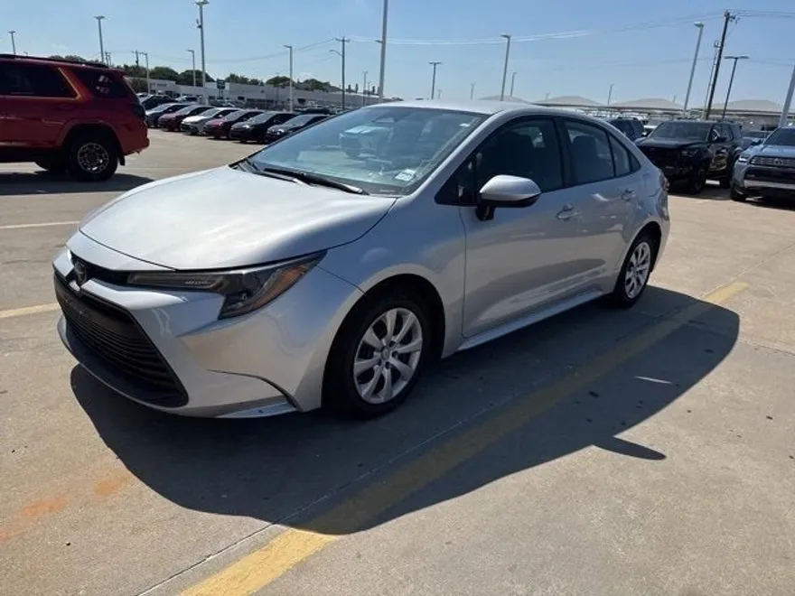 2023 Toyota Corolla LE photo 1