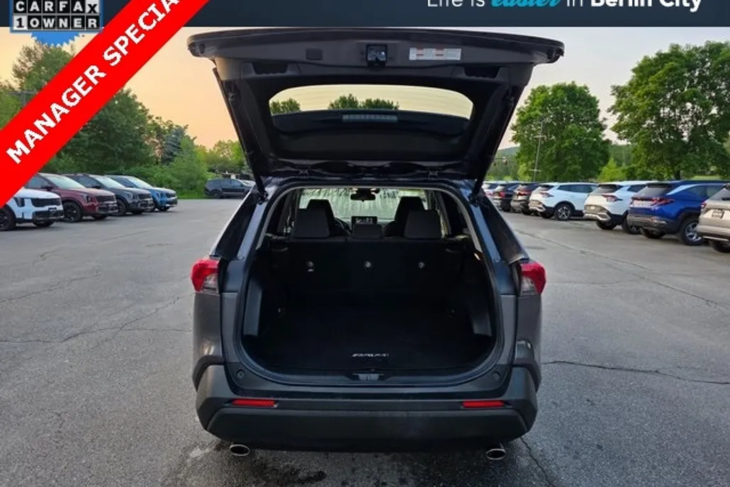 2020 Toyota RAV4 Hybrid XLE photo 1