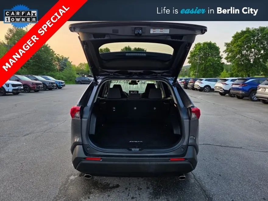2020 Toyota RAV4 Hybrid XLE photo 1