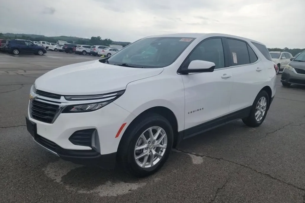 2023 Chevrolet Equinox LT photo 1