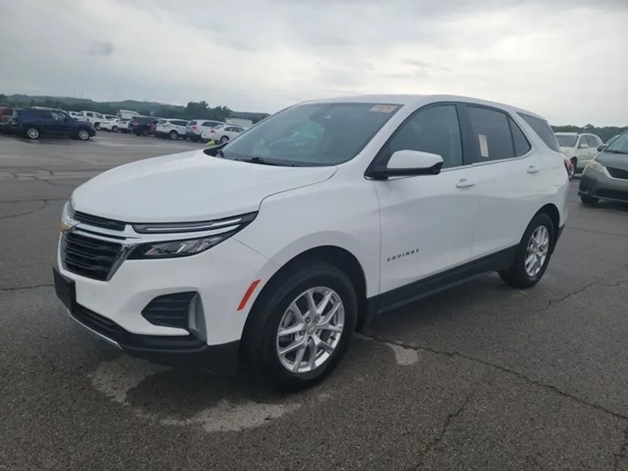 2023 Chevrolet Equinox LT photo 1