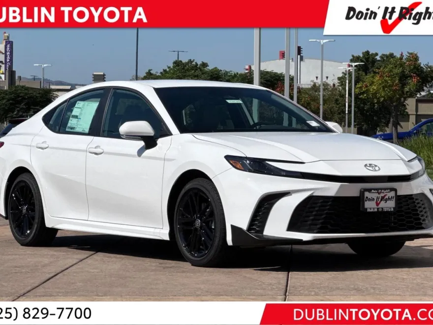 2026 Toyota Camry SE photo 1