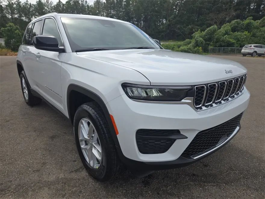 2025 Jeep Grand Cherokee Laredo photo 1