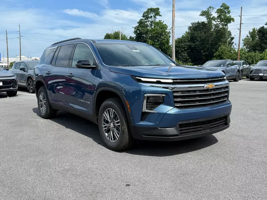 2025 Chevrolet Traverse photo 1