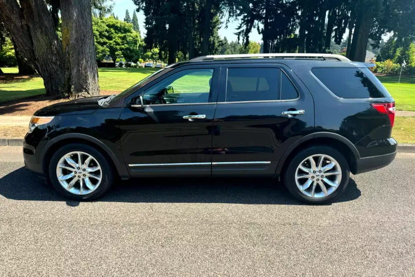 2013 Ford Explorer XLT photo 1