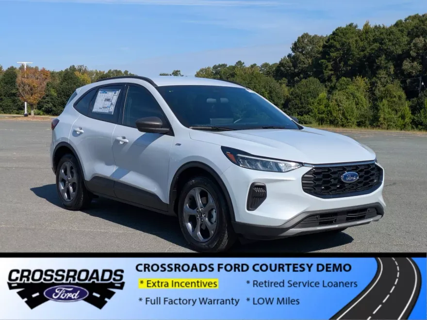 2025 Ford Escape ST-Line photo 1