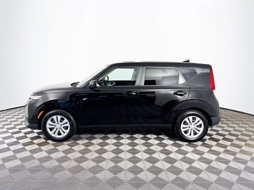 2022 Kia Soul LX photo 1