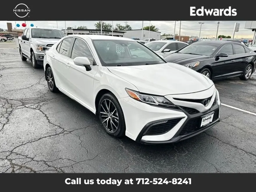2024 Toyota Camry SE photo 1