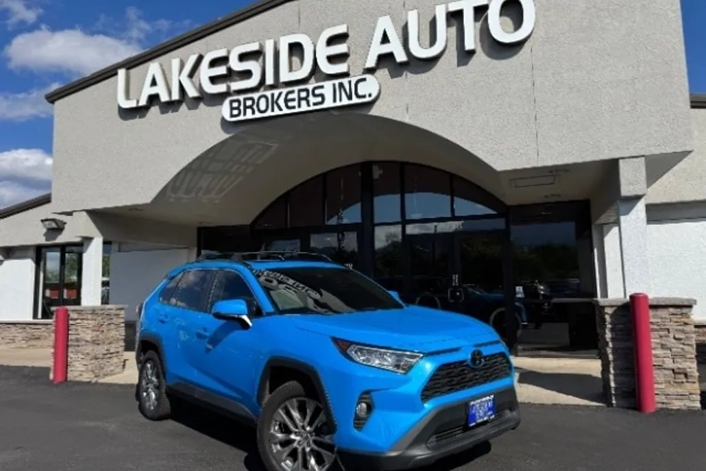 2021 Toyota RAV4 XLE Premium photo 1