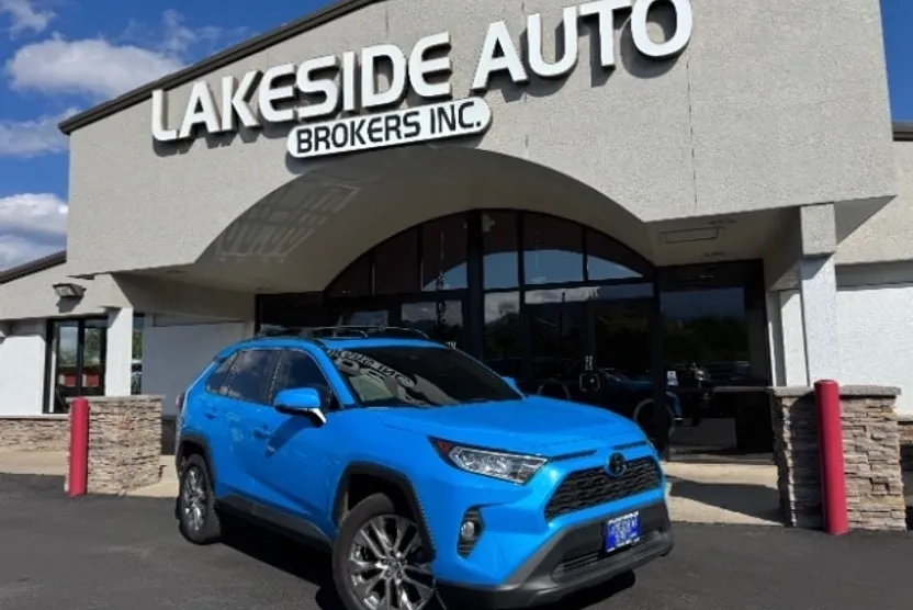 2021 Toyota RAV4 XLE Premium photo 1