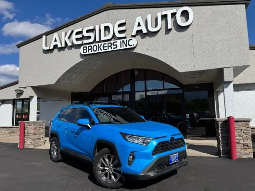 2021 Toyota RAV4 XLE Premium photo 1