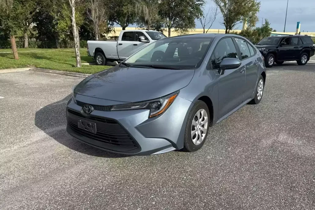 2024 Toyota Corolla LE photo 1
