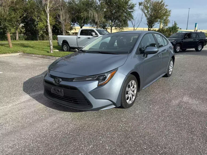 2024 Toyota Corolla LE photo 1