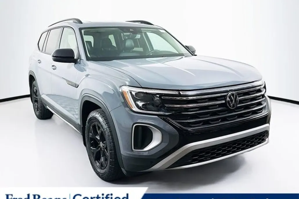 2024 Volkswagen Atlas Peak Edition SE Technology photo 1