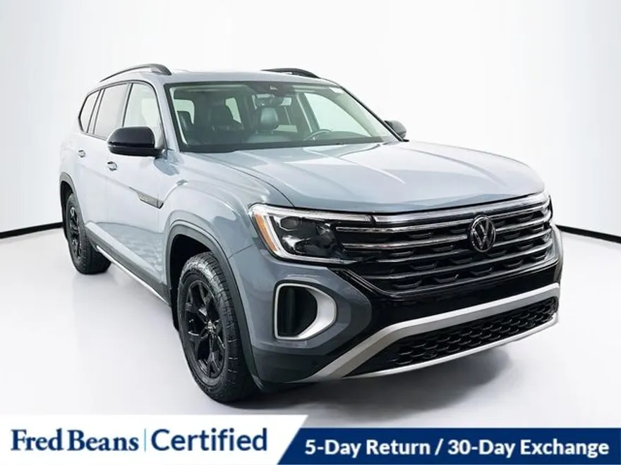2024 Volkswagen Atlas Peak Edition SE Technology photo 1