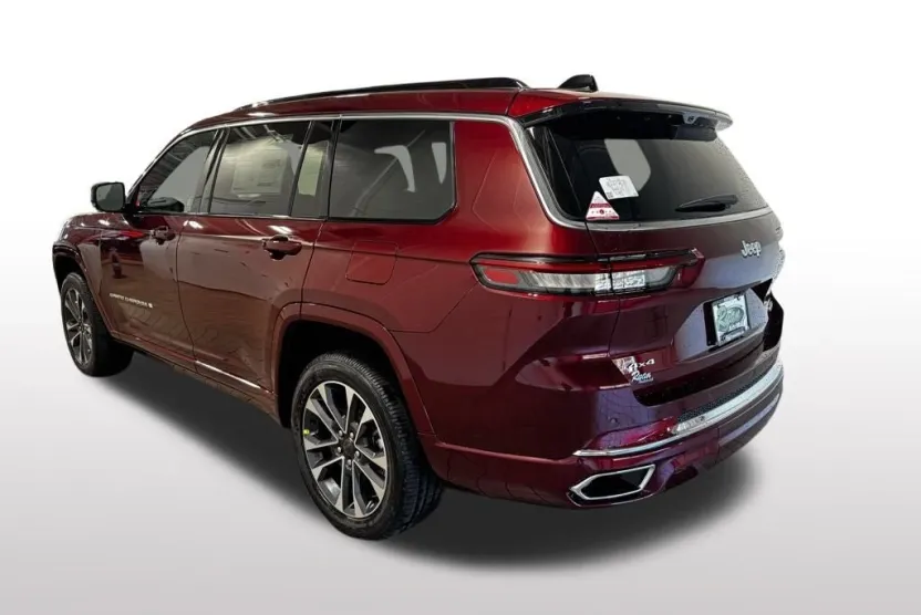 2025 Jeep Grand Cherokee Overland photo 1