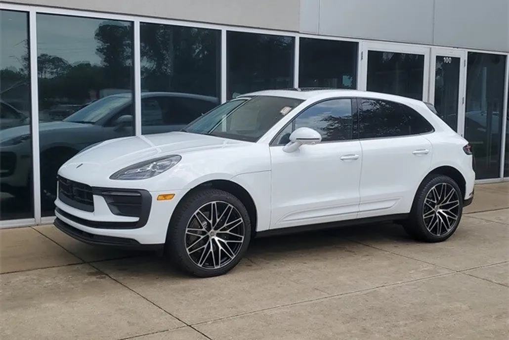 2025 Porsche Macan S photo 1