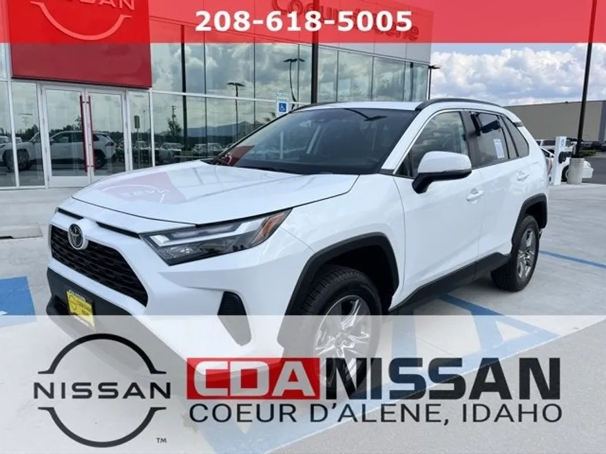 2024 Toyota RAV4 XLE photo 1