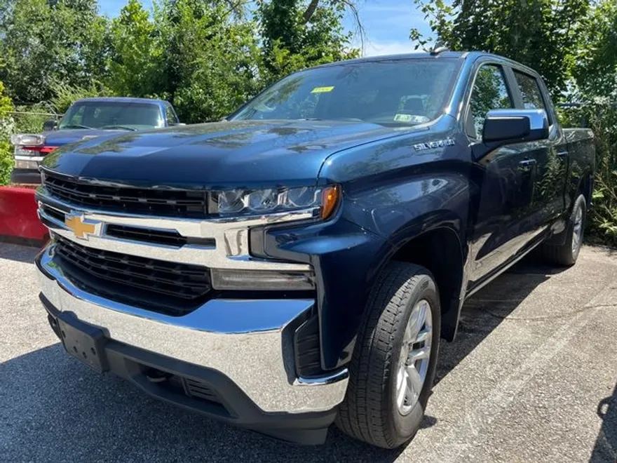2022 Chevrolet Silverado 1500 LT photo 1