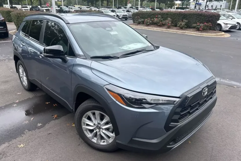 2026 Toyota Corolla Cross LE photo 1