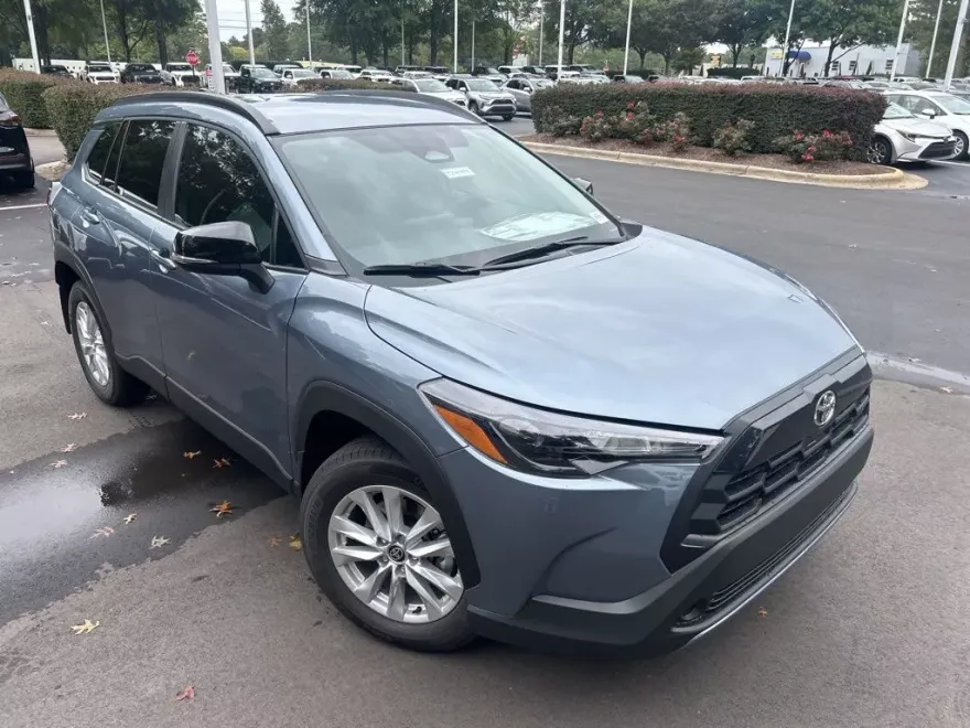 2026 Toyota Corolla Cross LE photo 1