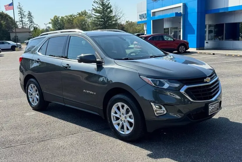 2019 Chevrolet Equinox LT photo 1