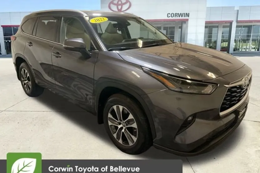 2022 Toyota Highlander XLE photo 1