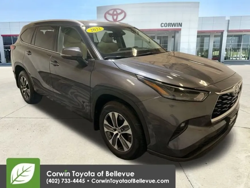 2022 Toyota Highlander XLE photo 1
