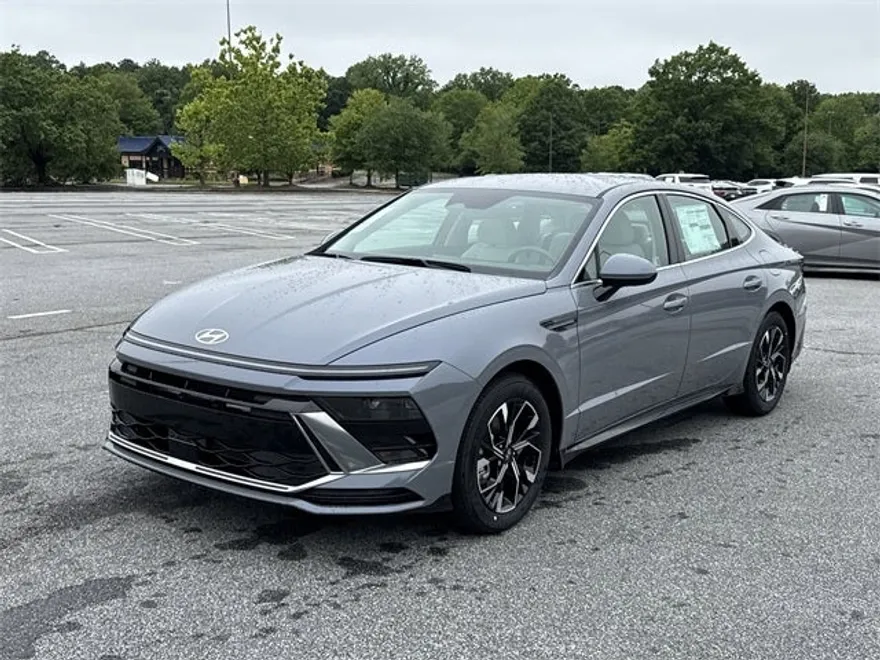 2025 Hyundai Sonata SEL photo 1