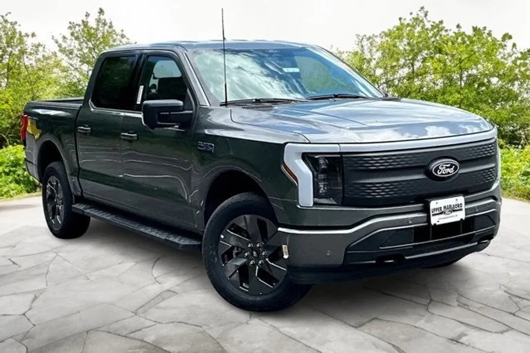 2025 Ford F-150 Lightning photo 1