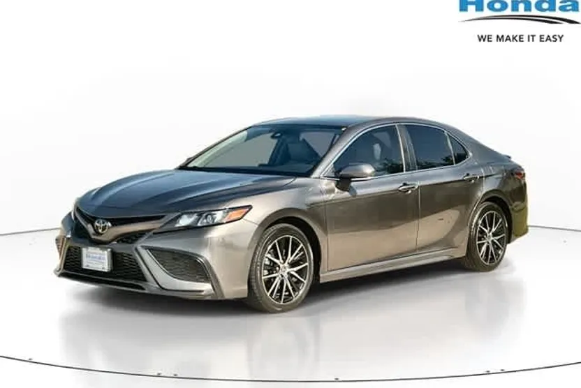 2021 Toyota Camry SE photo 1