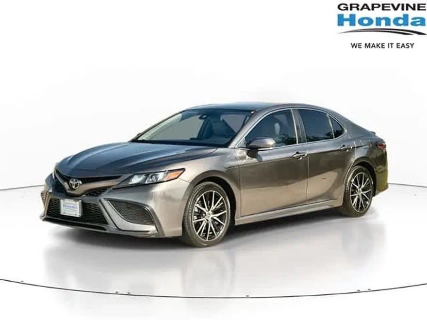2021 Toyota Camry SE photo 1