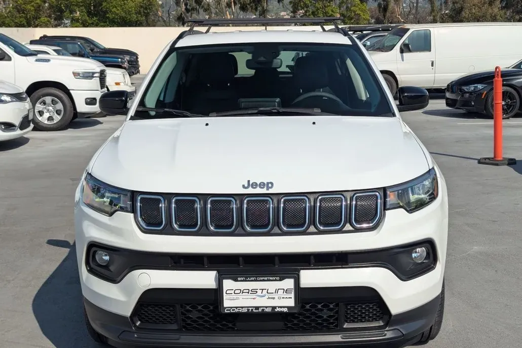 2022 Jeep Compass Latitude photo 1