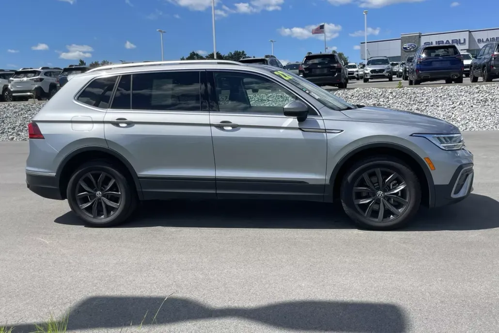 2022 Volkswagen Tiguan SE photo 1