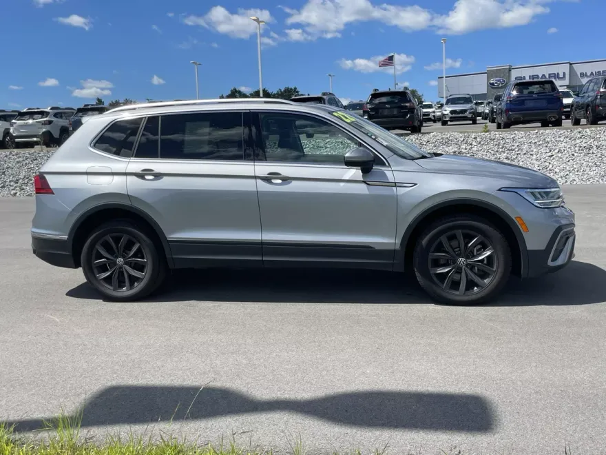 2022 Volkswagen Tiguan SE photo 1