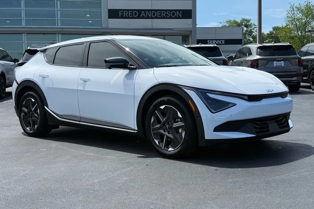2025 Kia EV6 Light photo 1