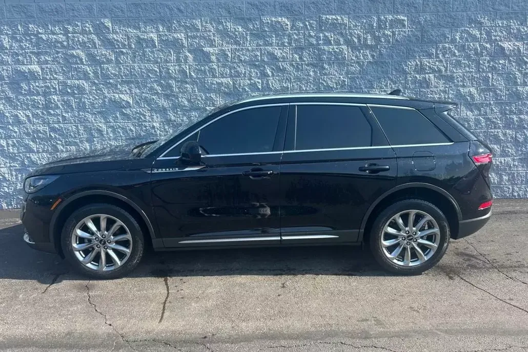 2022 Lincoln Corsair Standard photo 1