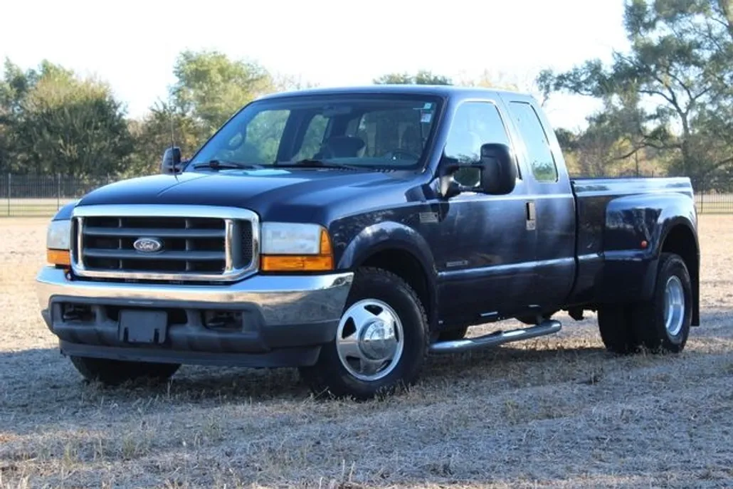 2001 Ford F-350 XLT photo 1