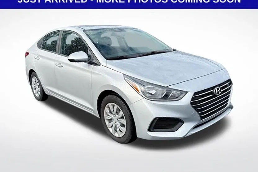 2022 Hyundai Accent SE photo 1