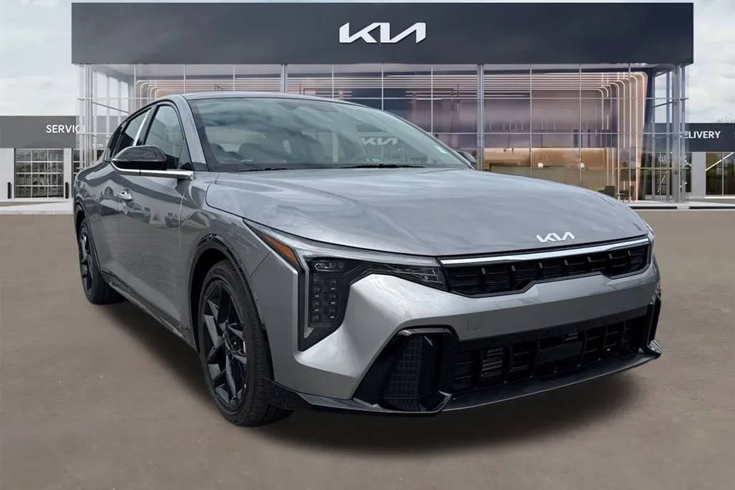 2025 Kia K4 GT-Line Turbo photo 1