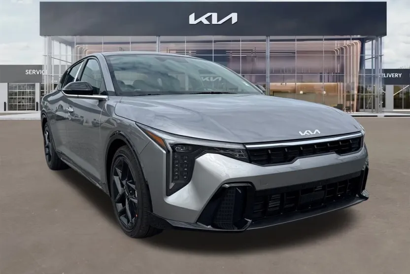 2025 Kia K4 GT-Line Turbo photo 1