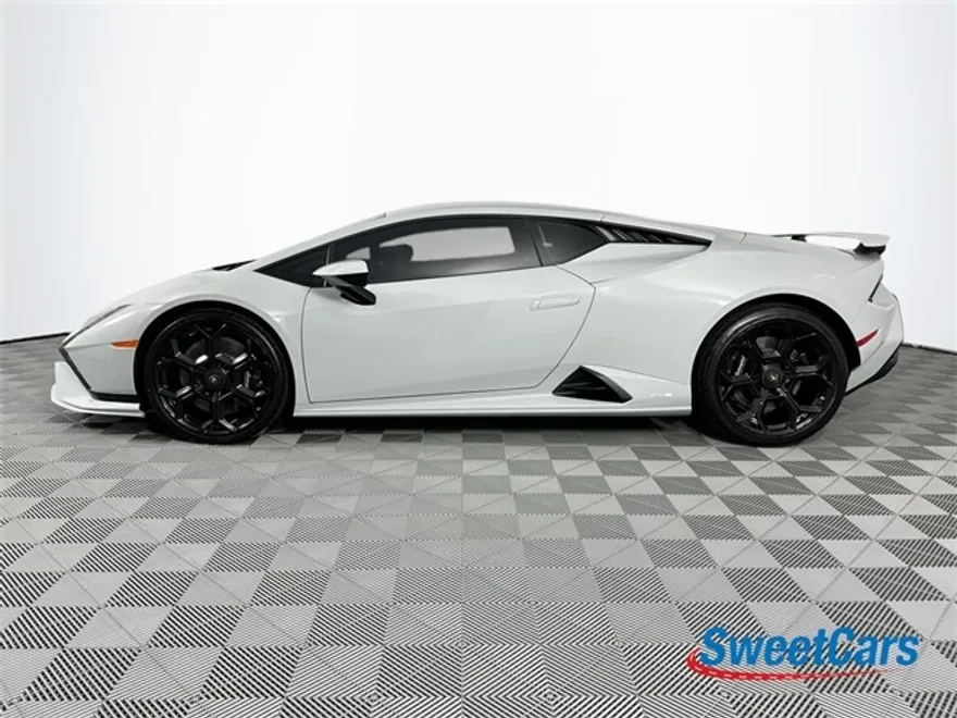 2023 Lamborghini Huracan Tecnica photo 4