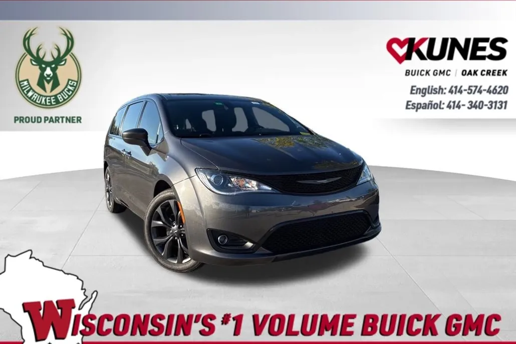 2018 Chrysler Pacifica Touring Plus photo 1